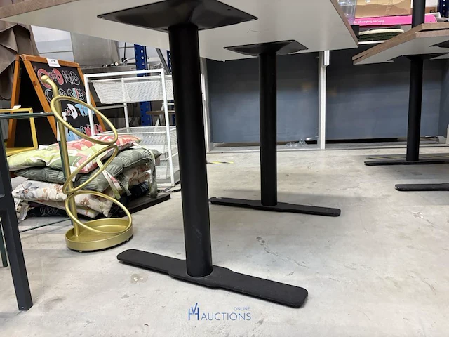 6 tafels van plm 120 x 70 x 75 cm voorzien van formica bovenblad en metalen onderstel - afbeelding 3 van  6