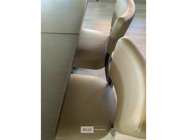 6 tafeltjes en 10 stoelen - afbeelding 3 van  4