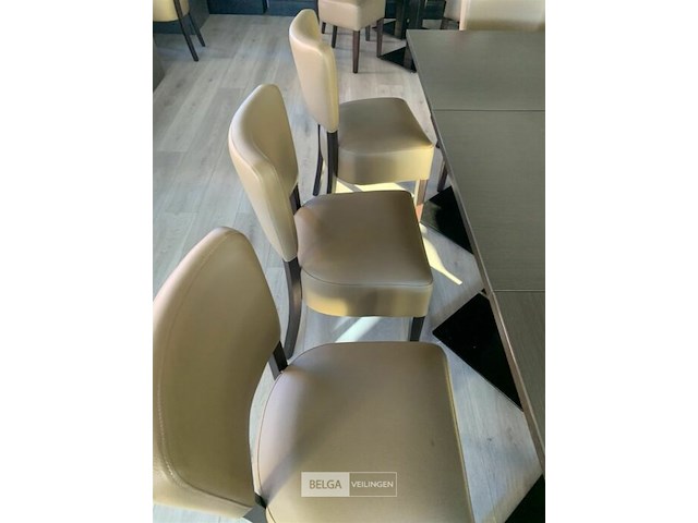 6 tafeltjes en 10 stoelen - afbeelding 4 van  4