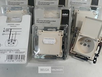 6 x niko inbouw stopcontact + aarding met deksel cream - afbeelding 3 van  3