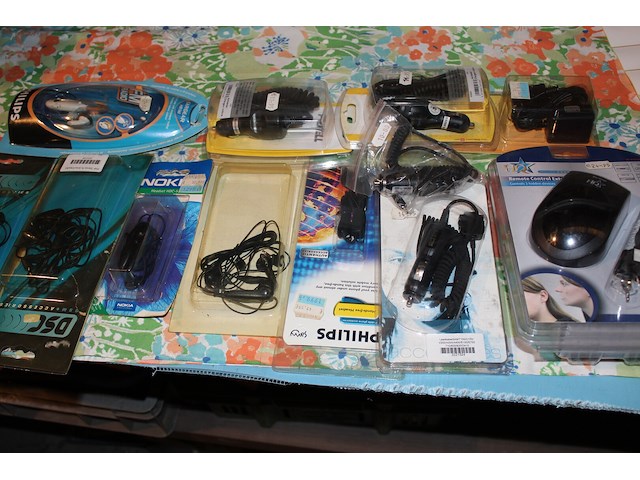 6 x oortjes + 6 x auto-opladers - afbeelding 1 van  1