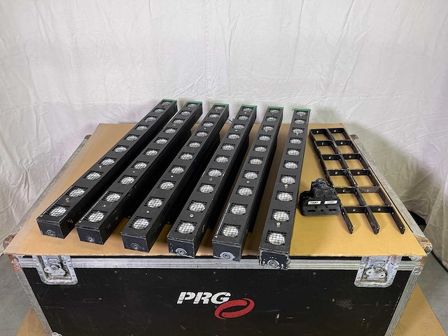 6 x showtec active sunstrip xlr3-pin w/lamp 50w 35° w/brackets - afbeelding 1 van  12