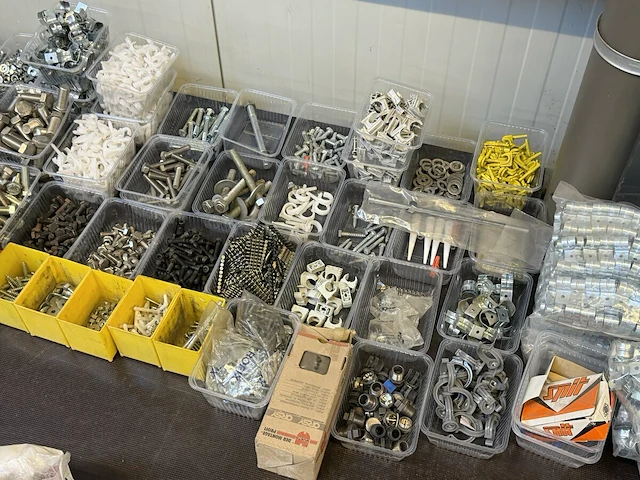 60 bakjes vastzetmateriaal - afbeelding 1 van  9