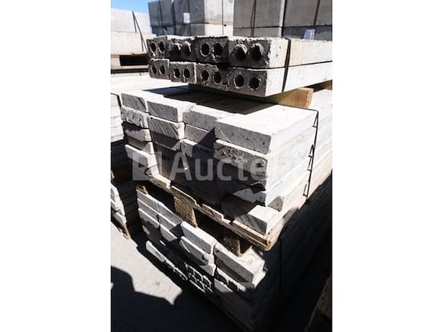 60 diverse betonnen latei - afbeelding 1 van  5