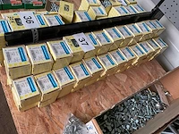 60 doosjes schroeven