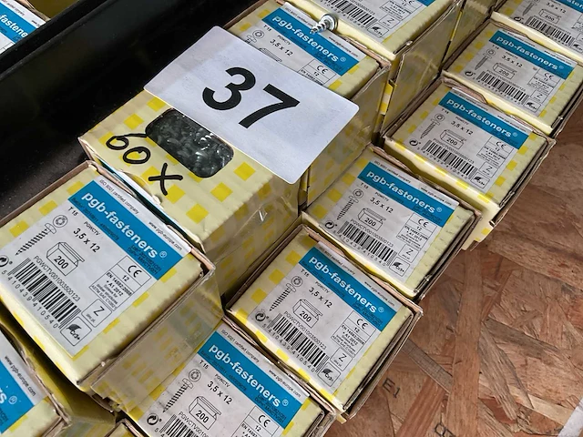 60 doosjes schroeven - afbeelding 2 van  3