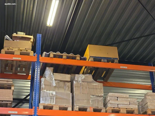 60 paletten diverse presentaiestanden, houtrestanten, magazijninrichting - afbeelding 3 van  12