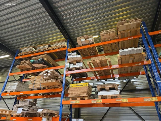 60 paletten diverse presentaiestanden, houtrestanten, magazijninrichting - afbeelding 1 van  12
