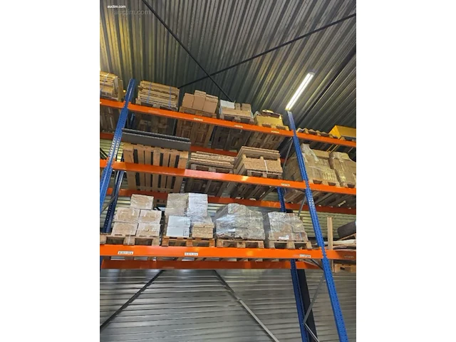 60 paletten diverse presentaiestanden, houtrestanten, magazijninrichting - afbeelding 7 van  12