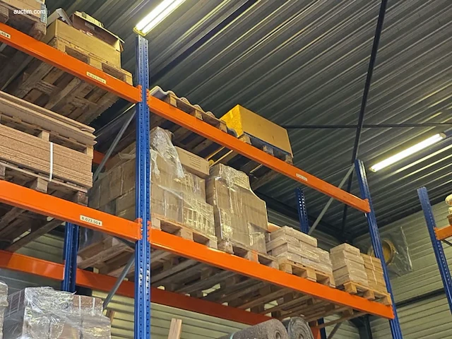 60 paletten diverse presentaiestanden, houtrestanten, magazijninrichting - afbeelding 8 van  12