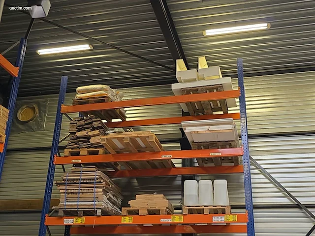 60 paletten diverse presentaiestanden, houtrestanten, magazijninrichting - afbeelding 9 van  12