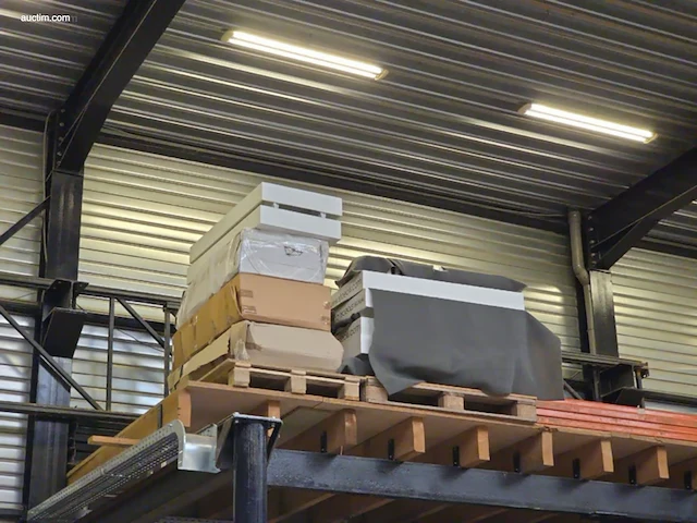 60 paletten diverse presentaiestanden, houtrestanten, magazijninrichting - afbeelding 10 van  12
