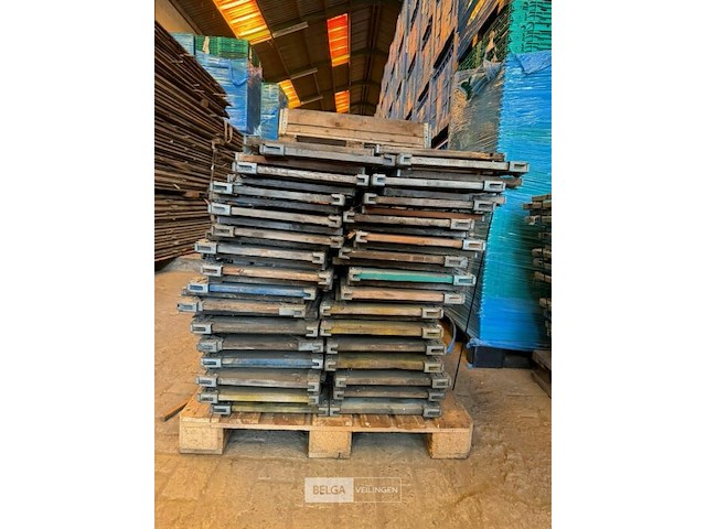 ± 60 palletverhogers - afbeelding 1 van  3