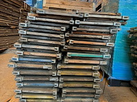 ± 60 palletverhogers - afbeelding 1 van  3