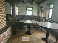 ± 60 stoelen en aantal tafels