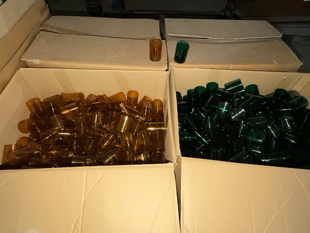 600 plastic kaarspotjes - afbeelding 1 van  2