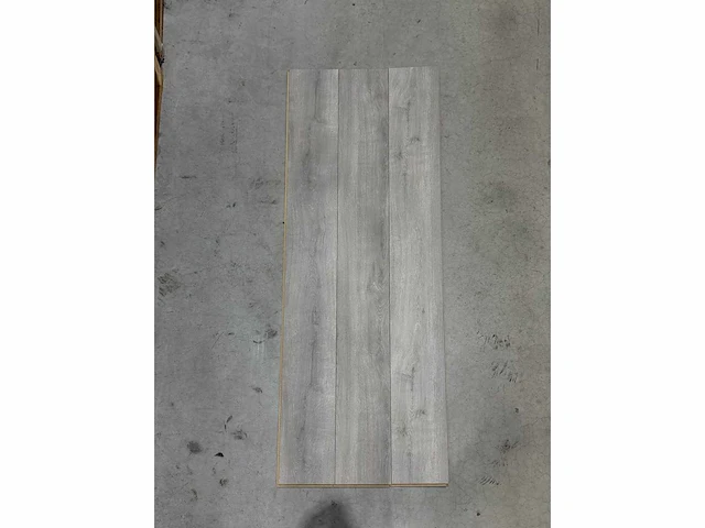 60,90 m² laminaatvloer 12mm - afbeelding 1 van  3