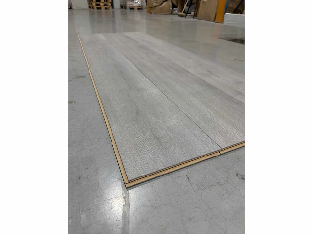 60,90 m² laminaatvloer 12mm - afbeelding 2 van  3