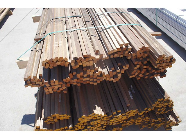 61,25 lm meranti plint/glaslat 19x21mm - afbeelding 4 van  4