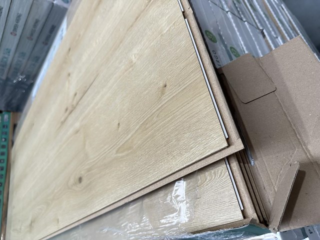62,8 m² laminaatvloer 9mm - afbeelding 2 van  3