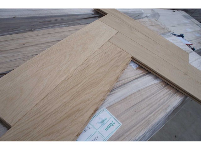63,40 m² massief eiken visgraat 20mm - afbeelding 1 van  7