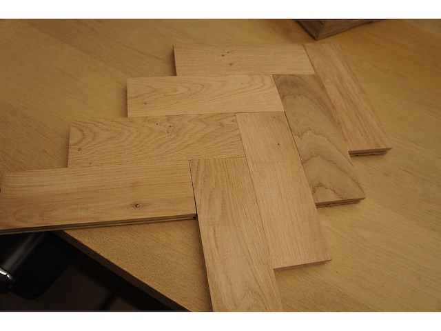 64,20 m² massief eiken visgraatparket 16mm - afbeelding 3 van  8