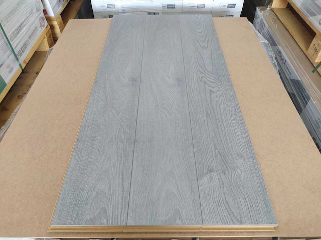 64,33 m² laminaatvloer 12mm - afbeelding 1 van  2