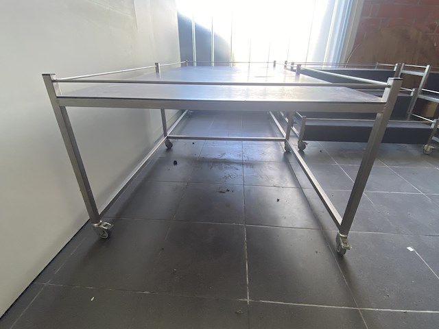 65 - dubbele presentatietafel op wielen - afbeelding 2 van  3