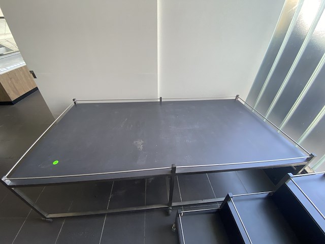 65 - dubbele presentatietafel op wielen - afbeelding 3 van  3