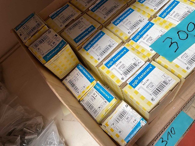65 dozen haak nagels en moeren - afbeelding 3 van  4