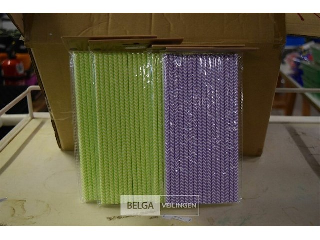 65 pakjes kartonnen rietjes div kleuren - afbeelding 1 van  2