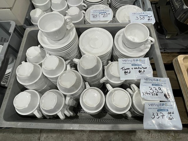 66 kopjes en schotel - afbeelding 1 van  2