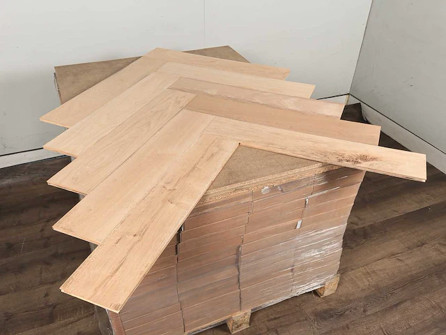 67 m2 parket eiken visgraat onbehandeld multiplank - 775 x 155 x 12 mm - afbeelding 3 van  4
