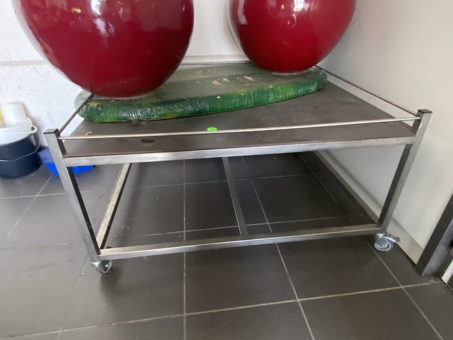 68 - presentatietafel op wielen - afbeelding 2 van  2