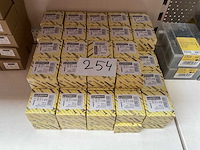 68 doosjes schroeven - afbeelding 1 van  4