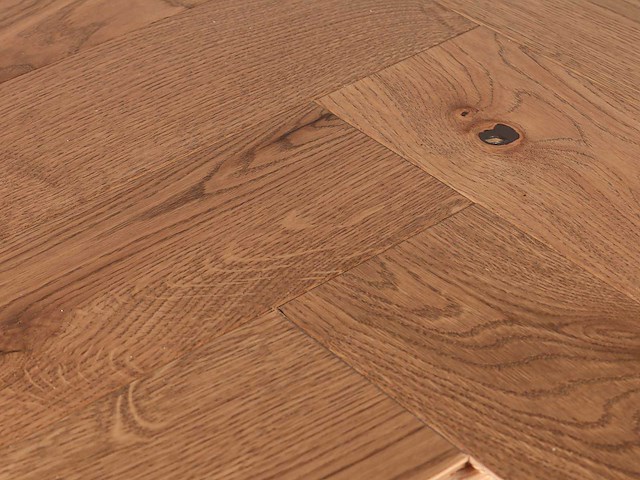 68 m2 parket eiken visgraat - 660 x 110 x 14 mm - afbeelding 1 van  4