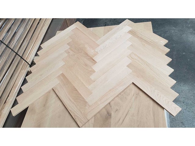 68,04 m² massief eiken visgraatparket 16mm - afbeelding 2 van  3