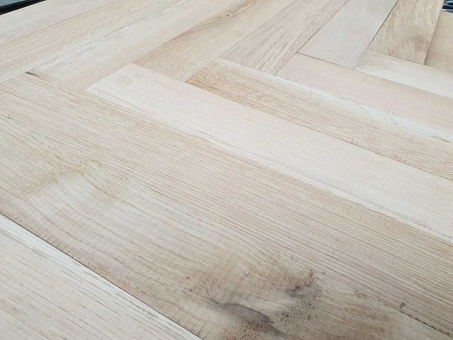 68,04 m² massief eiken visgraatparket 16mm - afbeelding 2 van  4