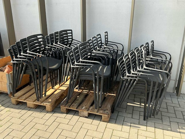 69 stoelen met bijhorende tafel 9 stuks terrasstoel (69x) - afbeelding 4 van  7
