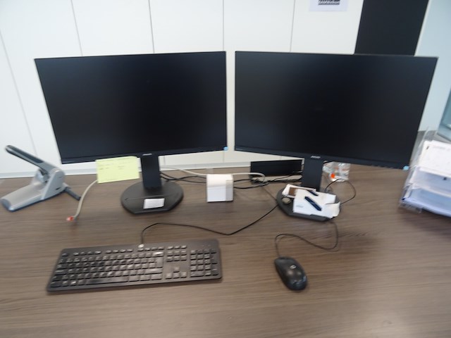 6x computerscherm philips + 2x computer hp - afbeelding 1 van  5