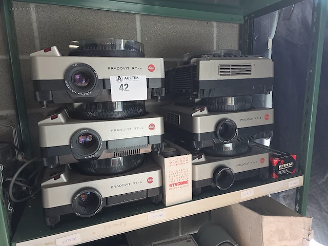 (6x) diaprojectors leica pradovit rt-s - afbeelding 1 van  3