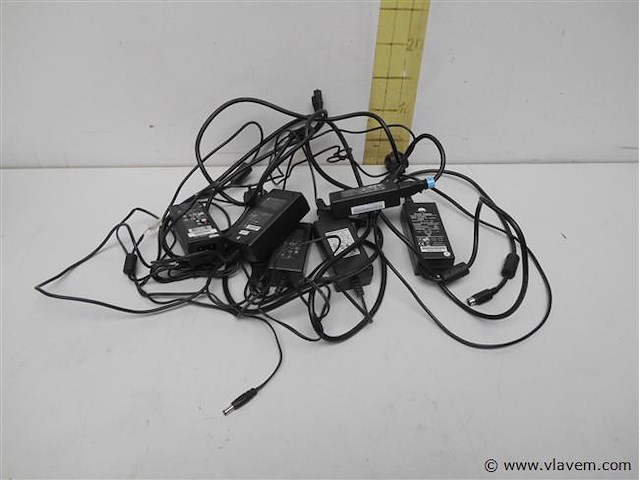 6x diverse 220/12v adapters - afbeelding 1 van  1