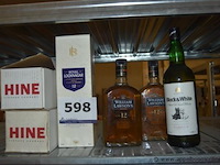 6x fles sterke drank, wo. hine vintage cognacs, royal lochnagar highland single malt scotch whisky 12 years, william lawson's aged 12 years scotch whisky, black & white classic old scotch whisky 1l - afbeelding 1 van  3