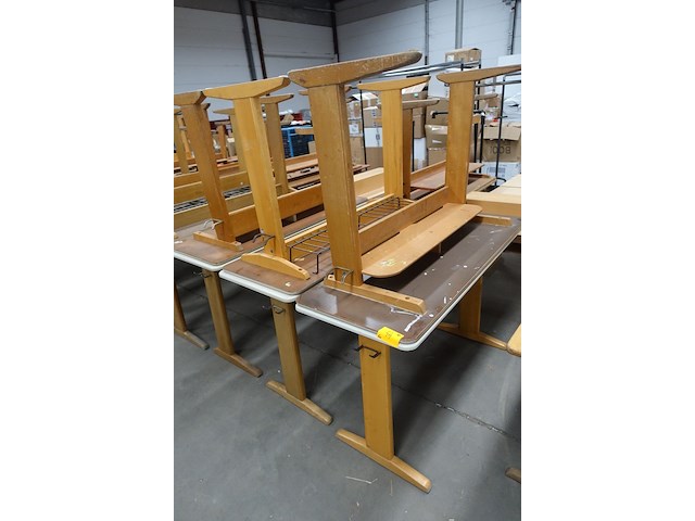 6x houten lessenaar + 12x diverse houten kinderstoelen - afbeelding 1 van  3