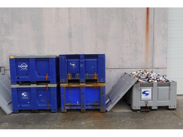 6x kunststof palletbox + inhoud - afbeelding 1 van  7