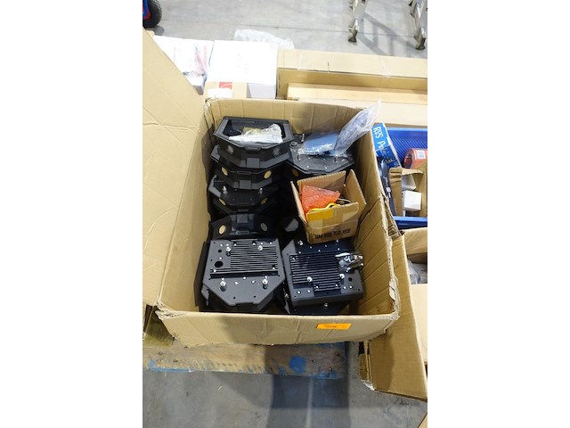 6x pallet diverse beveiligingscamera's wisenet + bevestigingen - afbeelding 2 van  25