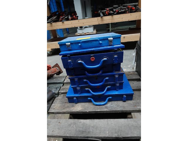 6x sorteerkoffer + inhoud - afbeelding 1 van  7