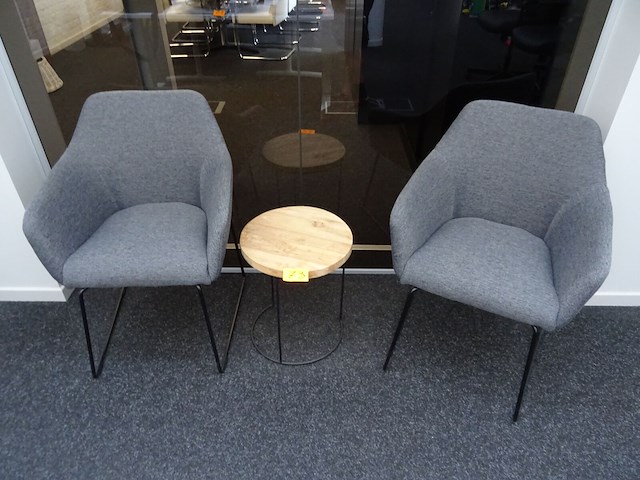 6x stoffen armstoel + tafel en bijzettafeltje - afbeelding 1 van  6