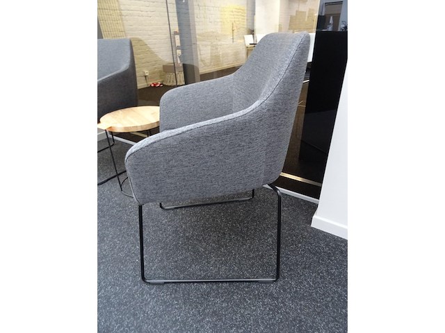6x stoffen armstoel + tafel en bijzettafeltje - afbeelding 5 van  6