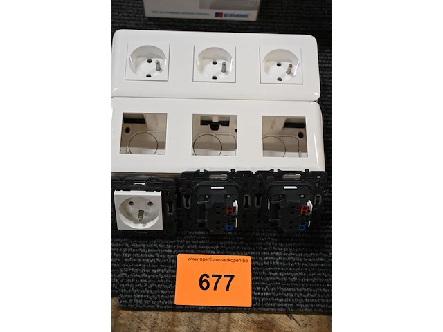 6x stopcontact legrand 2p+a - afbeelding 1 van  2